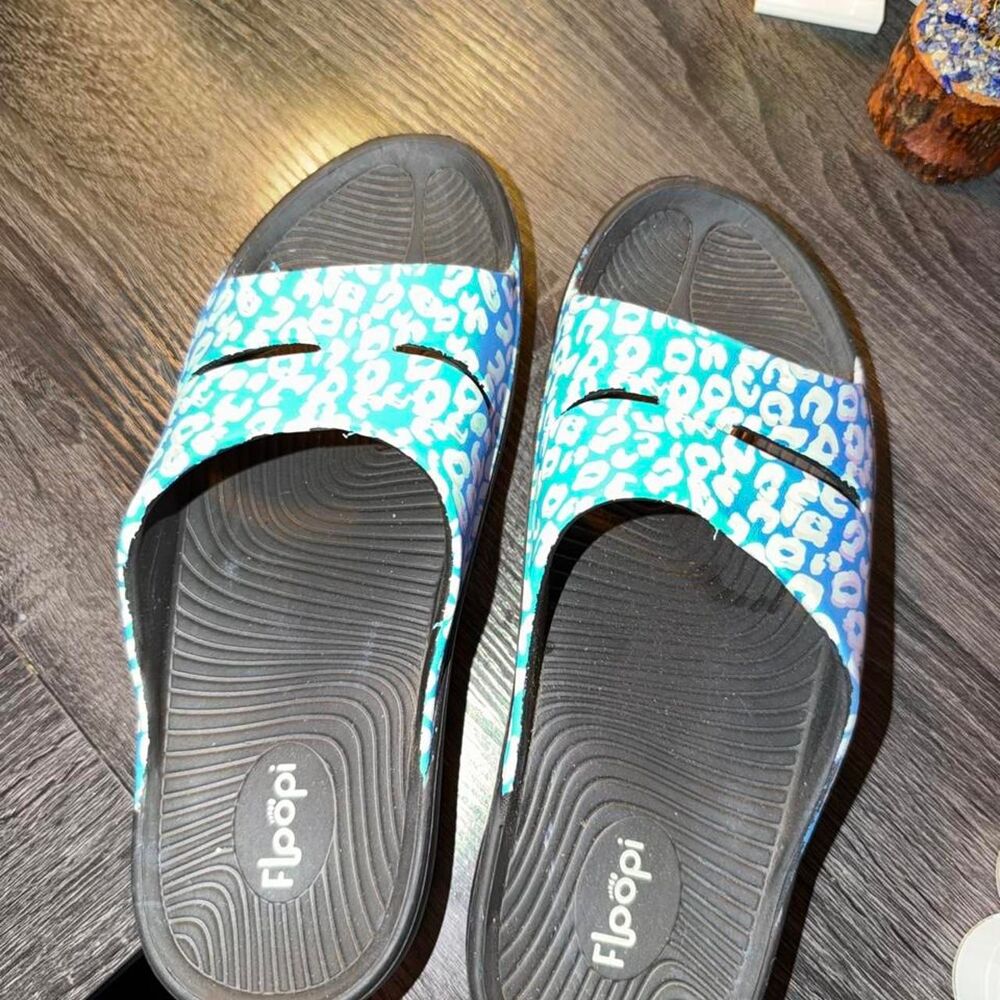 Floopi Women's multi Slides